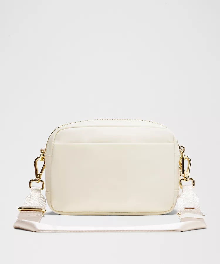 Everywhere Crossbody Bag 2L Metal Hardware