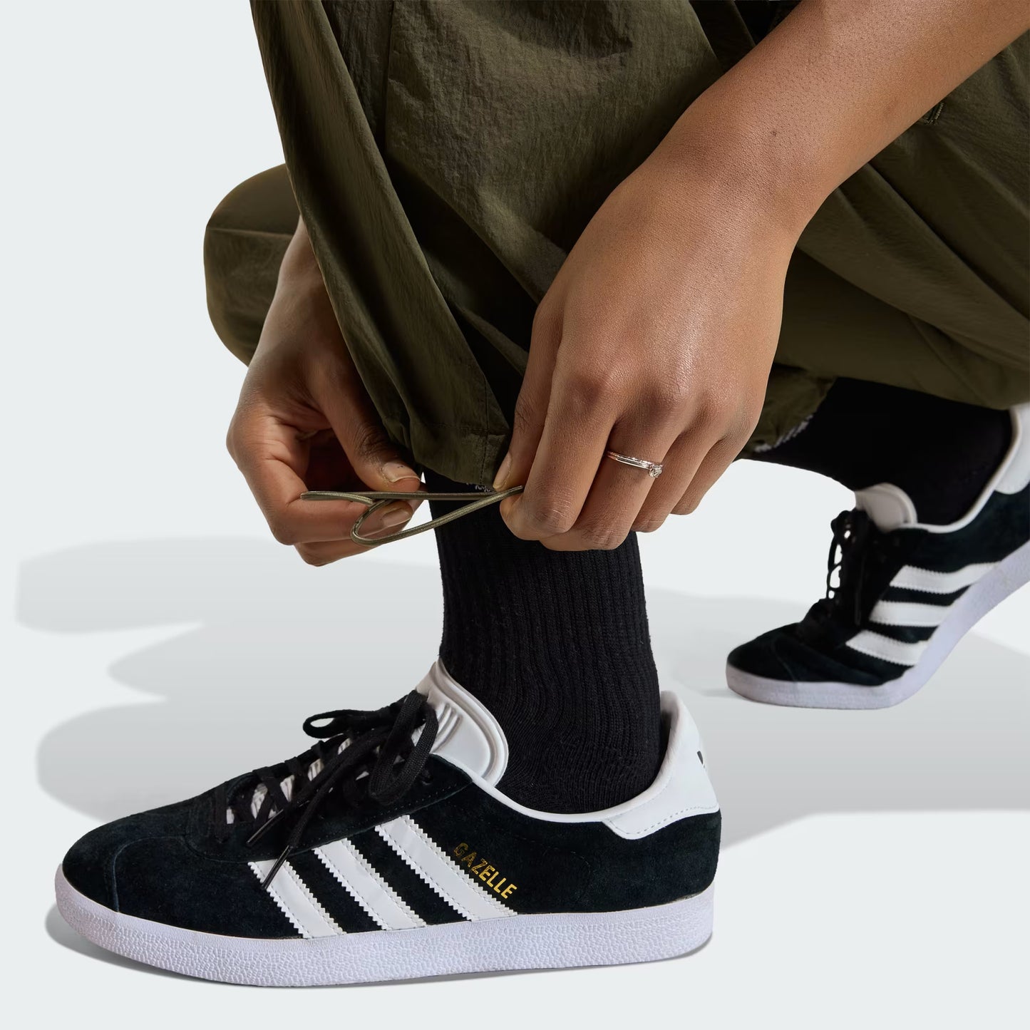 ESSENTIALS WOVEN PANT