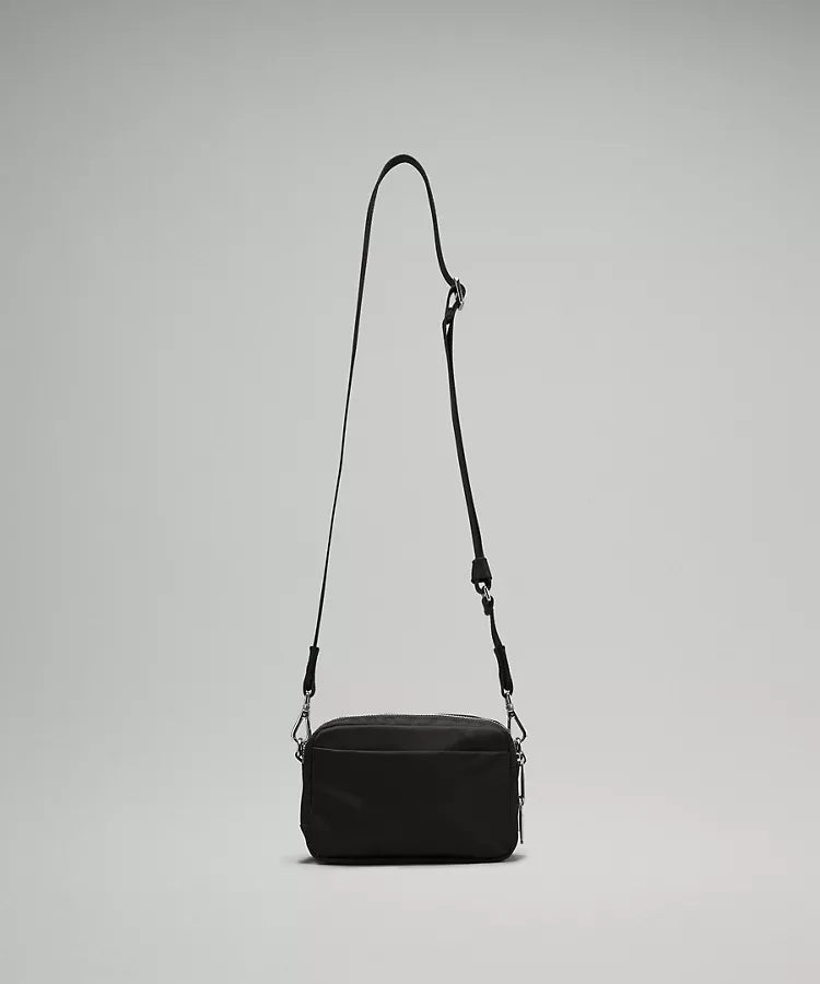 Everywhere Crossbody Bag 2L Metal Hardware