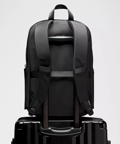 Everywhere Backpack 22L Metal Hardware
