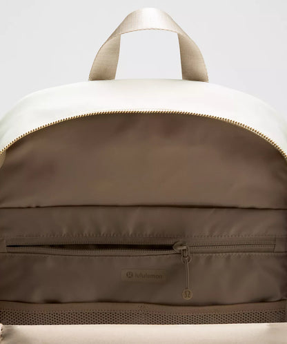 Everywhere Backpack 22L Metal Hardware