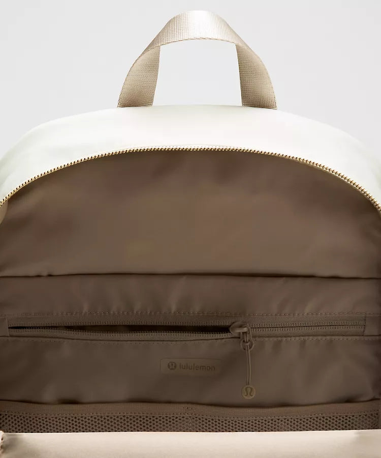Everywhere Backpack 22L Metal Hardware