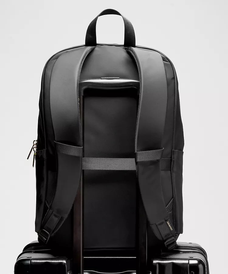Everywhere Backpack 22L Metal Hardware