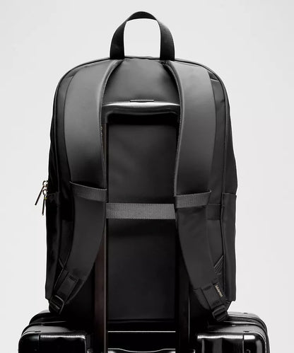 Everywhere Backpack 22L Metal Hardware