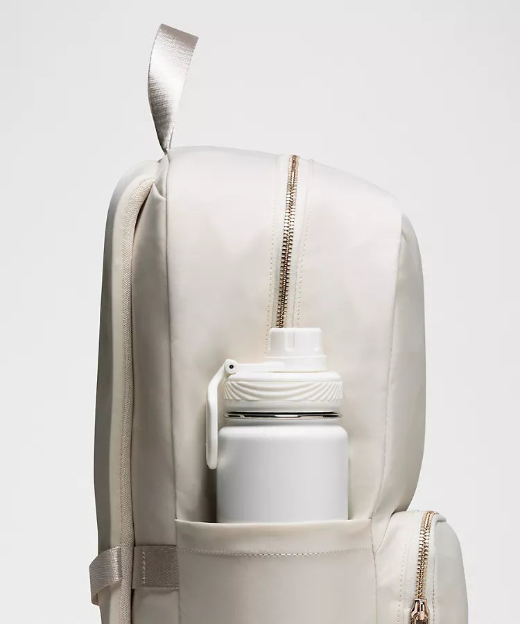 Everywhere Backpack 22L Metal Hardware