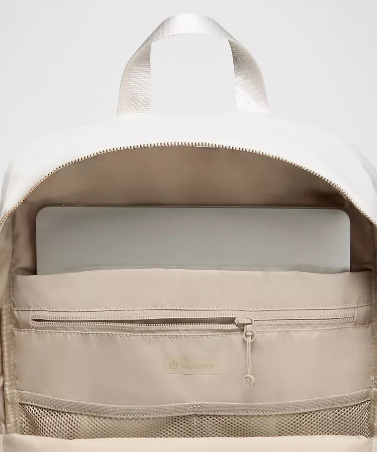 Everywhere Backpack 22L Metal Hardware