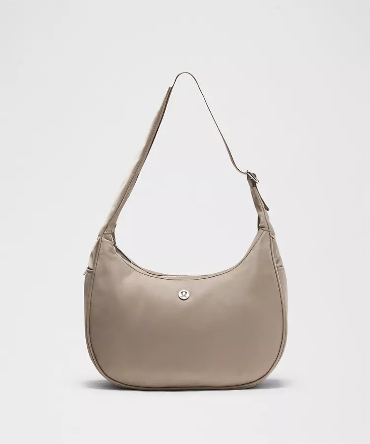 City Essentials Shoulder Bag 4L